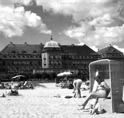 Sopot - plaza przed Grand Hotelem.1961 sop/I_z.kosycarz_p2...