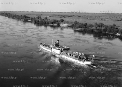 Bocznokołowiec Racławice płynie po Wiśle. 
1968
0005002z_1968
Fot....