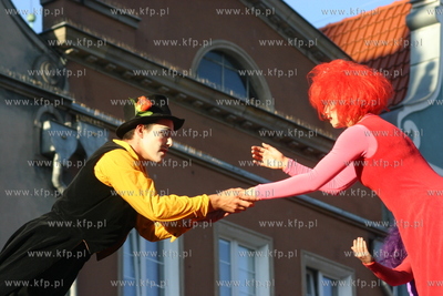 X Miedzynarodowy Festiwal Teatrow Plenerowych i Ulicznych...