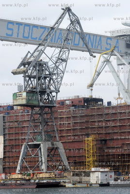 Stocznia Gdynia SA. Budowa samochodowca ro-ro Glorious...