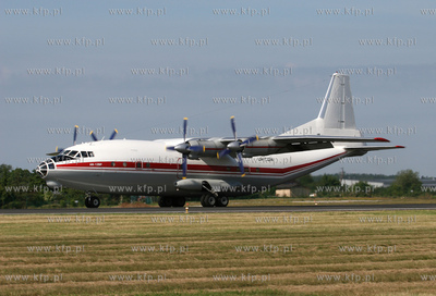 Gdansk, Rebiechowo. Nz. Antonov An-12BP linii Meridian...