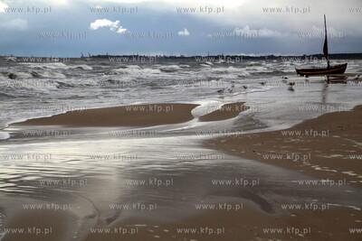 Sopot. Sztormowa jesienna pogoda. 13.10.2009 fot. Jerzy...