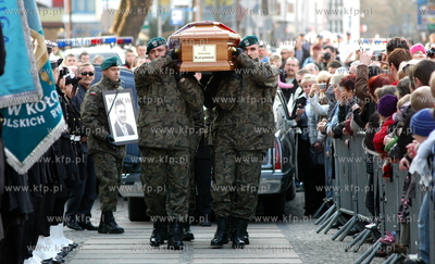Cialo tragicznie zmarlego, w katastrofie lotniczej...