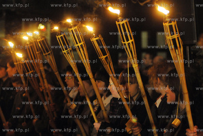 Gdynia zegna ofiary katastrofy prezydenckiego samolotu...