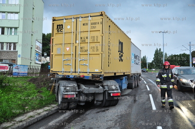 Wypadek na ul. Armi Krajowej. Na skutek oberwania chmury...