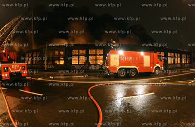 Gdansk. Pozar znajdujacej sie na terenie Stoczni Gdanskiej...