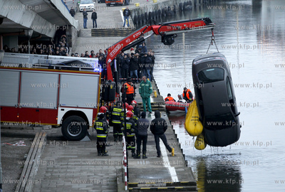 Akcja ratunkowa na wysokości Akademii Morskiej, przy...