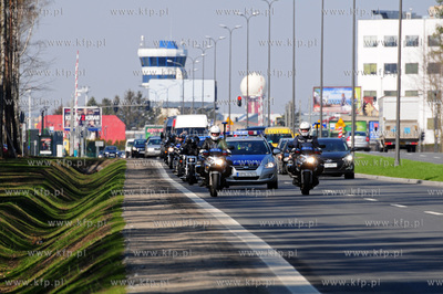 Gdansk. Przylot Pucharu EURO 2012 na gdanskie lotnisko...