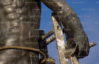 Gdansk, Dlugi Targ. Neptun odzyskal lewa reke, ktora...