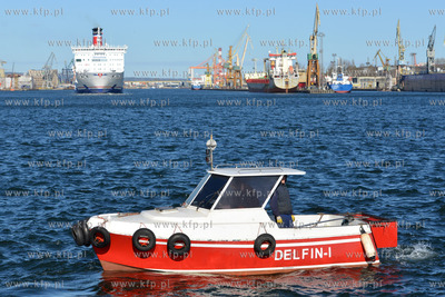 Prom Stena Spirit linii Stena Line wyplywa w rejs do...