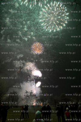 Gdynianie i ich goscie powitali Nowy Rok na Skwerze...