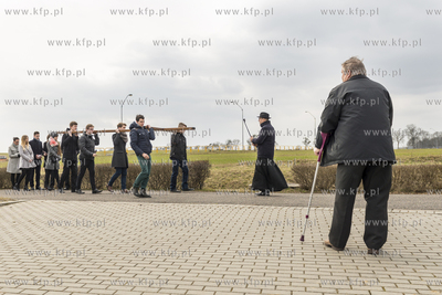 Droga Krzyzowa na Gorze Jana Paw  a II w Pelplinie...