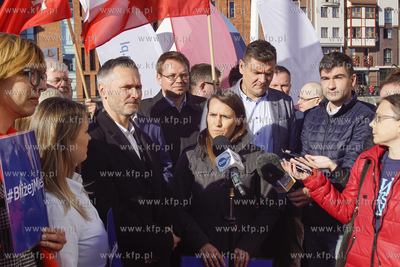 Gdańsk, Ołowianka. Konferencja prasowa Jarosława...