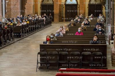 Pierwsza niedziela kiedy obowiązuje  limit osób w...
