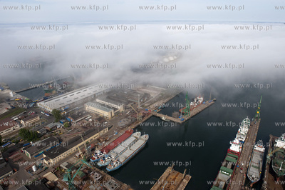 Gdynia we mgle 19.05.2009 fot. Kacper Kowalski / KFP...