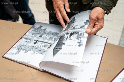 Gdańsk, Centrum Handlowe Manhattan. Spotkanie promocyjne...