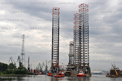 Do Stoczni Remontowej doholowano platforme wiertnicza...