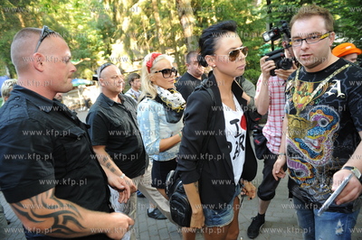 SOPOT HIT FESTIVAL 2009. Nz Doda przed proba. Po prawej...