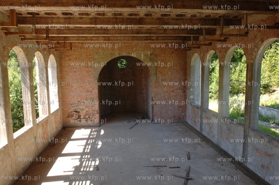 Wnetrze zamku w Lapalicach, polozonego miedzy Chmielnem...