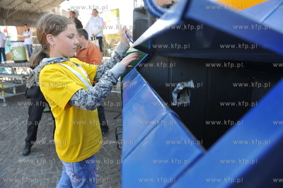 W Gdansku na Targu Weglowym ponad 400 dzieci z wzielo...