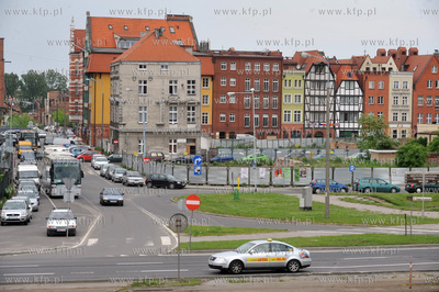 Widok z hotelu Qubus na wyspie Spichrzow na ul. Chmielna...