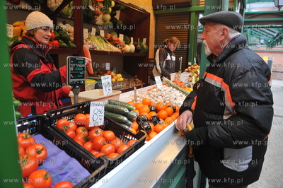 Nowe stragany owocowo - warzywne na Placu Dominikanskim...