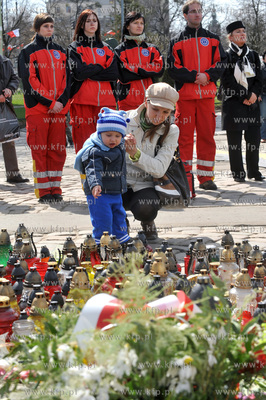 Transmisja uroczystosci pogrzebowych ofiar katastrofy...