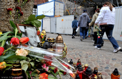 Gdansk. Bazylika Mariacka. Warta honorowa przy trumnie...