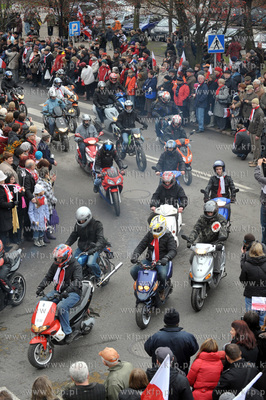 Parada Niepodleglosci w Gdansku. W paradzie wziely...