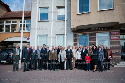 Zukowo. Uroczyste wciagniecie flagi na maszt przed...