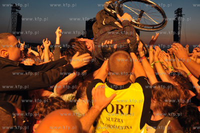 Heineken Open'er Festival w Gdyni. Inwalida wsrod publicznosci....