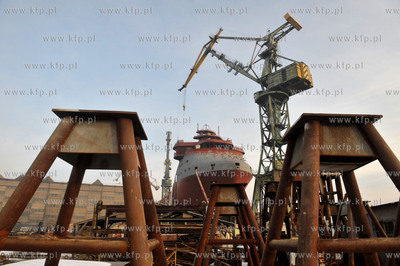 Stocznia Gdansk. Budowa statku typu PSV Ocean Art do...