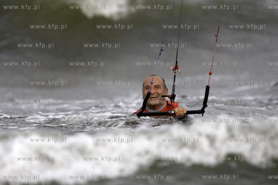 Gdansk Brzezno. Silny wiatr, duza fala to wymarzone...