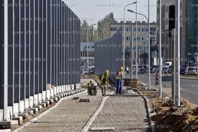 Gdansk. Budowa Trasy Slowackiego. Montaz ekranow dzwiekkochonnych...