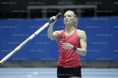 Trening skoczkini o tyczce Anny Rogowskiej, przed rozpoczynajcymi...