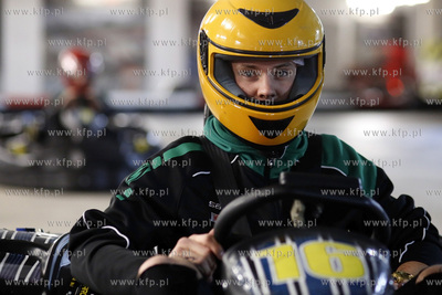 Fun Arena. Wyścig gwiazd. Na torze gokartów elektrycznych...