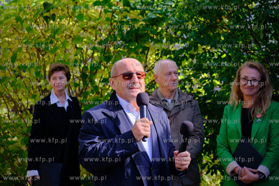 Na kamienicy przy ul. gen. Józefa Fiszera 8 we Wrzeszczu...