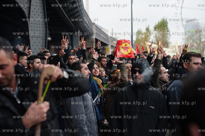 Berlin. Demonstracja grup lewicowych i antyfaszystow...