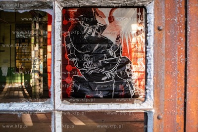 Gdańsk. Street art w Stoczni Cesarskiej. Nz. Spawacz...