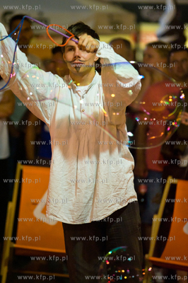 Gdansk. Ul Dluga. Teatr w Oknie. Festiwal Szekspirowski....