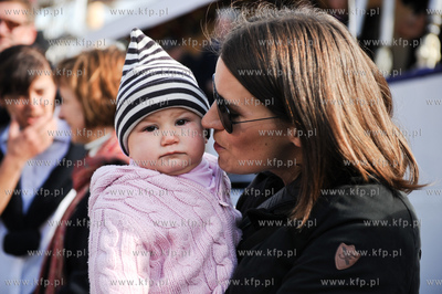 Gdansk. Nabrzeze Targu Rybnego. Chrzest Zaglowca- Kapitan...