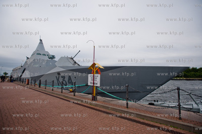 Gdansk. Nowy Port. Nabrzeze kpt. Zolkowskiego. Wizyta...