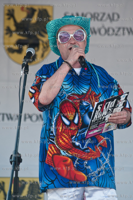 Gdansk. Targ Weglowy. Wielki Festyn Rodzinny, swietujacy...