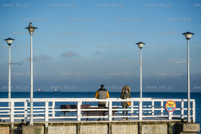 Gdansk. Mrozne, sloneczne, sobotnie popoludnie na plazy...