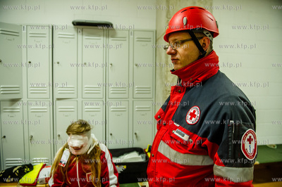 Gdansk. Stadion PGE Arena. Cwiczenia grup ratownikow...