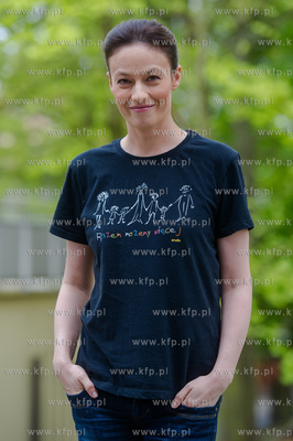 Gdansk.  Magdalena Rozczka odwiedzila dzieci w Klinice...