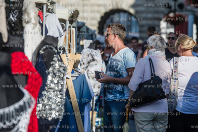 Gdansk. Dlugi Targ. DoMINIk designe - towarzyszacy...