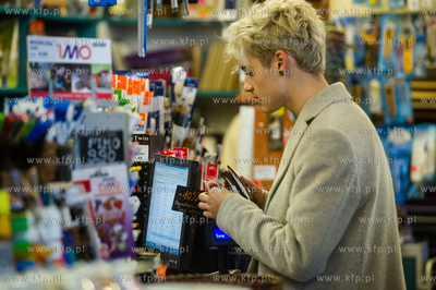 Radek Pestka, zwyciezca TOP MODEL na zakupach z siostra...