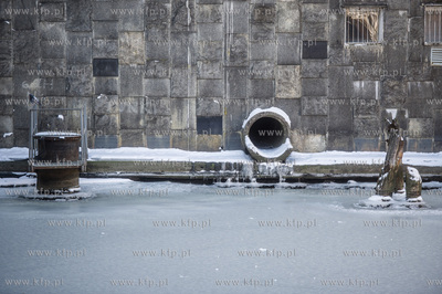 Gdańsk. Mroźny, słoneczny, zimowy dzień. Minusowe...