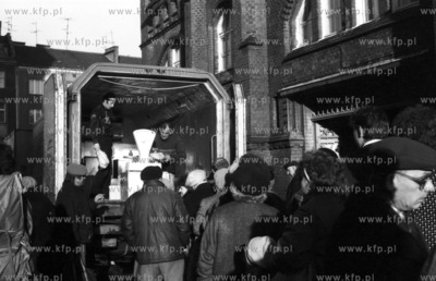 Sprzedaz miesa z samochodu czyli popularny na przelomie...